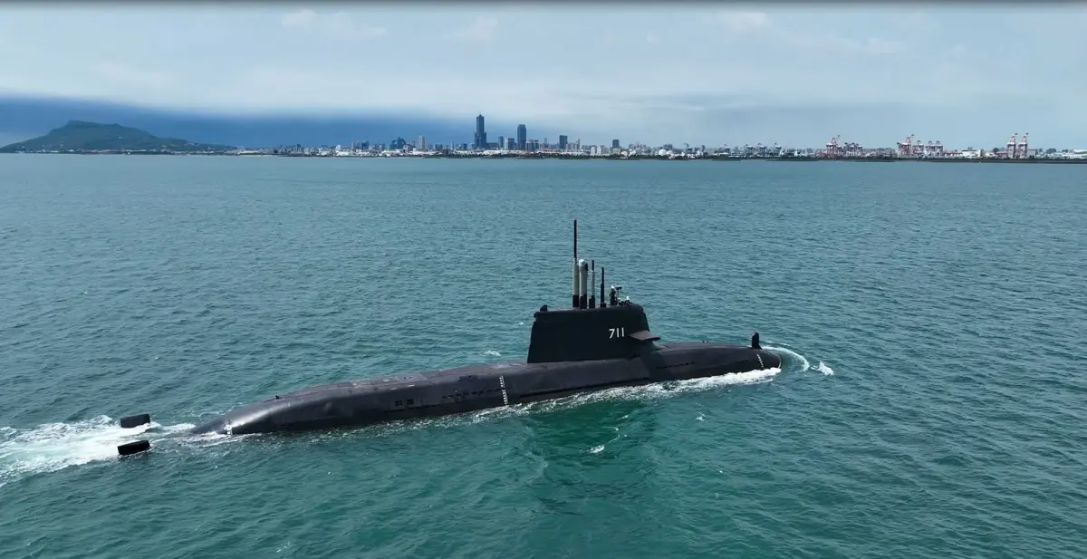 ▲海鯤號潛艦出海實施第二次海試。（圖／台船提供）