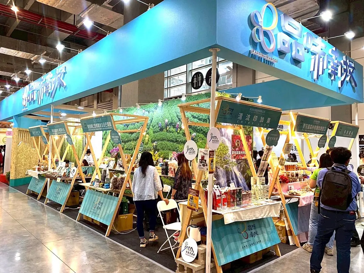 ▲南投縣政府帶著南投品牌商家設置「品味南投館」，行銷南投優質農特產品，（圖／南投縣府提供）
