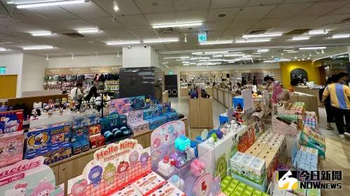 ▲整體購物空間劃分為四大主題區域，並利用品牌角色「耶羅森」、「波波」和「葛蕾」引導，為消費者打造一個沉浸式的科技生活體驗。（圖／記者陳美嘉攝，2025.06.26）