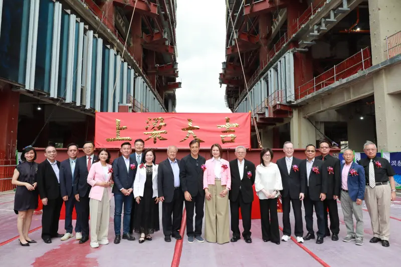 ▲全球人壽總部園區新建工程今（26）日舉行上梁典禮，預計將在2026年年中完工、第4季正式啟用。（圖／全球人壽提供）