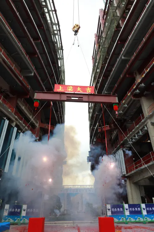 全球人壽總部園區新建工程,歷經縝密擘畫、精心設計及穩健施工推進下,於今(26)日上午舉行上樑典禮。(圖/全球人壽提供) ▲全球人壽總部園區新建工程,歷經縝密擘畫、精心設計及穩健施工推進下,於今(26)日上午舉行上樑典禮。(圖/全球人壽提供)