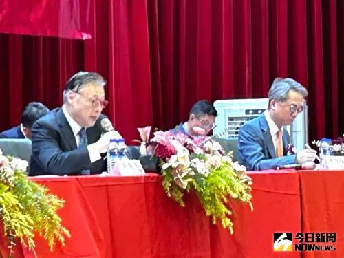 ▲日月光投資控股公司舉行114年股東常會,由營運長吳田玉(左)主持。(圖/記者黃守作攝,2025.06.25) ▲日月光投資控股公司舉行114年股東常會,由營運長吳田玉(左)主持。(圖/記者黃守作攝,2025.06.25)