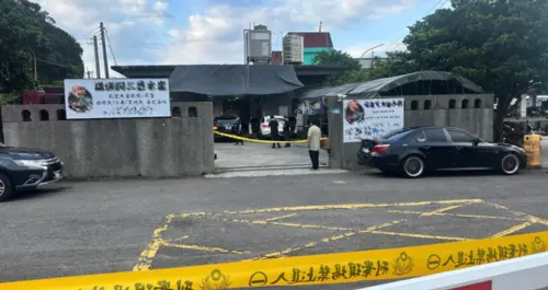 ▲ 新北市瑞芳區深澳26日傳出槍響，事發於一家水產行，一名蔡姓男子與水產行林姓員工疑有財務糾紛，因此持槍行兇。（圖／翻攝畫面）