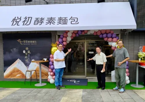 ▲悅初酵素麵包進駐台中大墩文化中心，今天開幕營運，到文化中心逛展也能喝杯咖啡歇歇腳。（圖／業者提供）