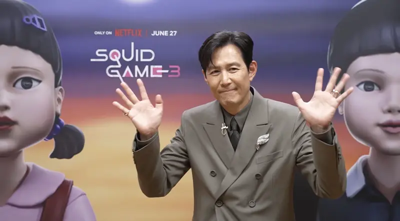 ▲《魷魚遊戲3》主角：編號456成奇勳的故事在今天終於播出大結局，李政宰（如圖）也對角色的長征之旅做總結，要他趕快去找女兒。（圖／Netflix）