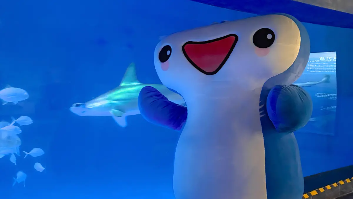 ▲活動同時結合親子族群最愛的「鯊寶人偶見面會」等。（圖／海生館提供）