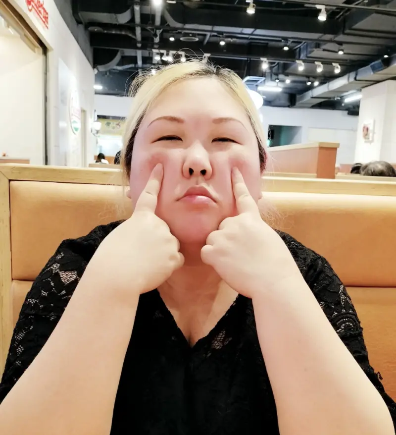 ▲焦糖綠玫瑰怒批賀瓏以身材作分手理由，直言沒水準。（圖／焦糖綠玫瑰 FB）