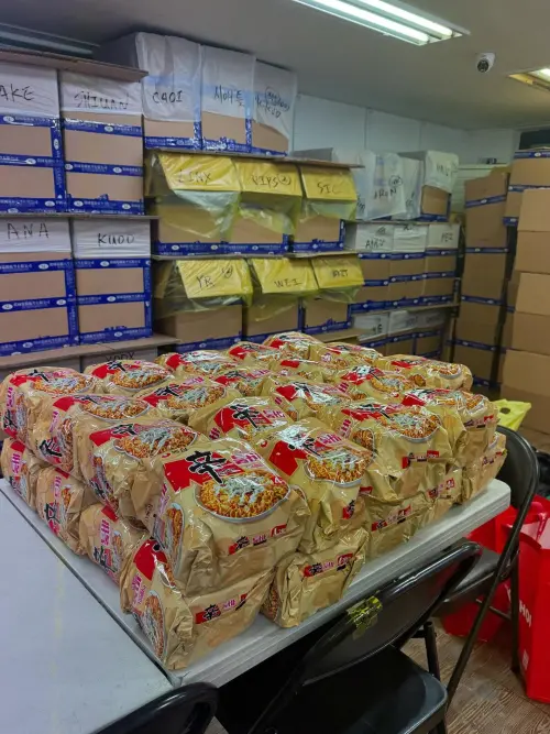 ▲網友分享韓國必買泡麵是「辣白醬辛拉麵」,自曝「買一堆託運回台灣」。(圖/翻攝Threads) ▲網友分享韓國必買泡麵是「辣白醬辛拉麵」,自曝「買一堆託運回台灣」。(圖/翻攝Threads)