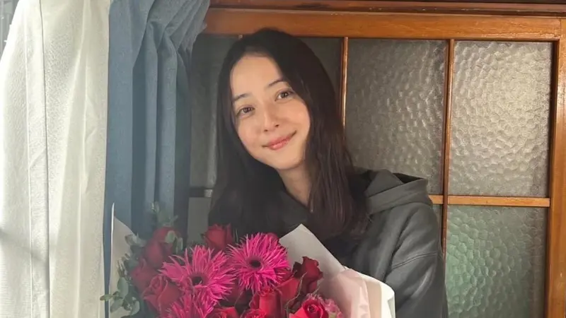 ▲日本女星佐佐木希（如圖）的搞笑藝人丈夫渡部建，在2020年時因劈腿6女且還在公廁裡大戰被媒體爆料，而佐佐木希5年後首度發聲，坦言自己至今還沒原諒他，而離婚仍在選項中。（圖／翻攝自佐佐木希IG）