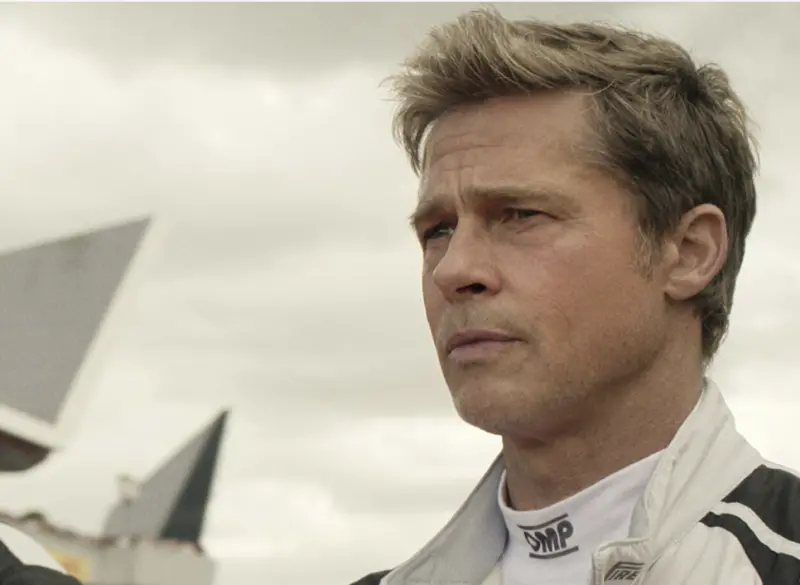 ▲布萊德彼特最新巨片《F1電影》，在台灣上映後口碑出色，尤其最能有賽車逼真感受的4DX版本，成為觀眾搶票目標，熱門到連週末的午夜場都所剩無幾，連非賽車迷都來湊熱鬧。（圖／華納兄弟提供）