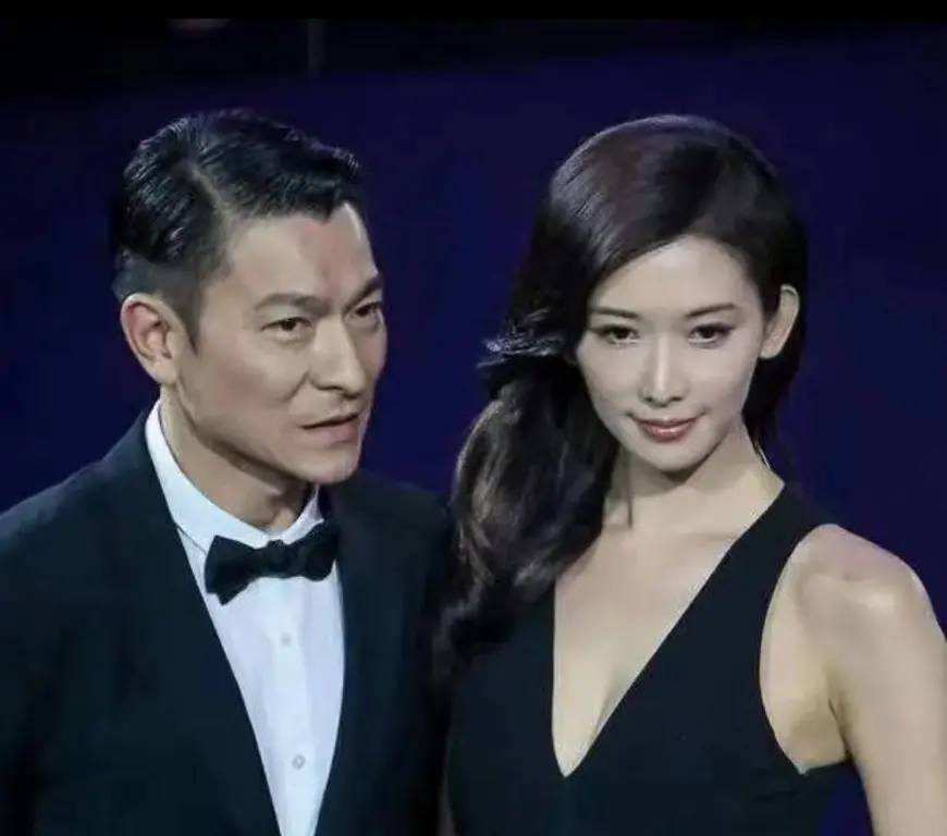 ▲林志玲（右）結婚時沒邀請劉德華（左），讓他走心喊「十分小氣」！不過後來林志玲說，要是請他的話，婚禮焦點就變了，劉德華也能理解。（圖／翻攝自微博）