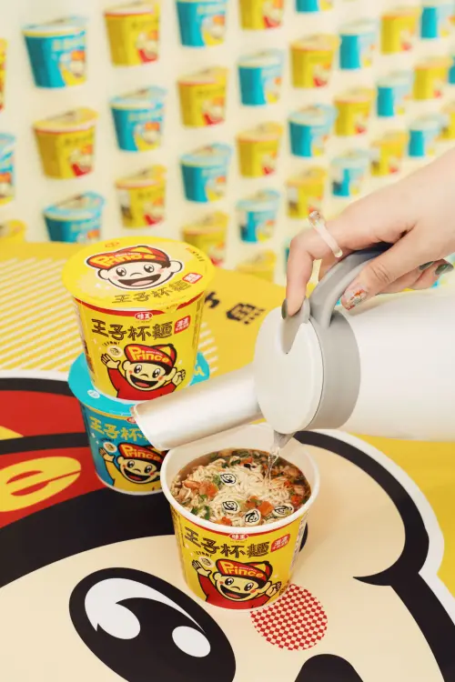 ▲南西誠品「王子麵」網美牆快閃活動「送杯麵」。（圖／味王提供）