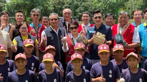 ▲台中市長盧秀燕與立法院副院長江啟臣，請來民間企業幫孩子們圓夢。（圖／記者顏幸如攝，2025.06.27）