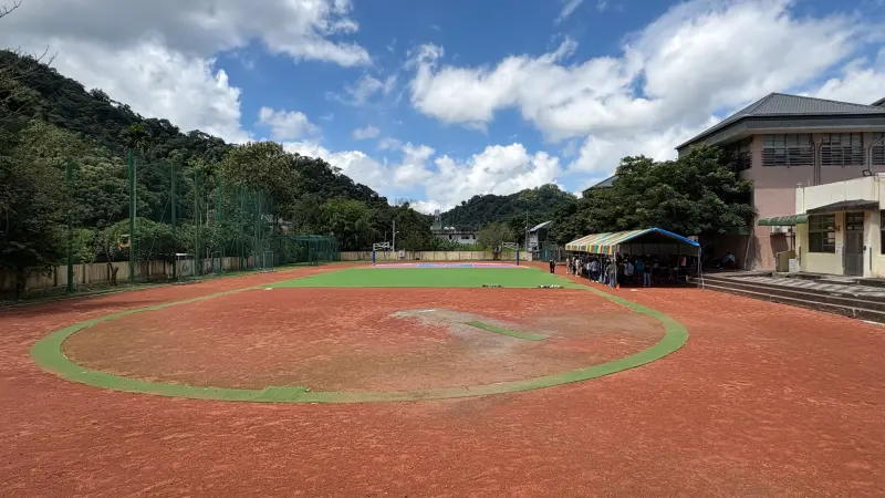 ▲偏鄉小學的半個操場，被改裝成棒球練習場，成為培育小國手的搖籃。（圖／記者顏幸如攝，2025.06.27）