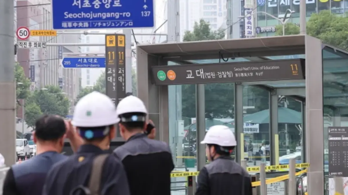 ▲韓國首爾地鐵2號線教大站附近，27日上午發生瓦斯外洩事故。 （圖／翻攝自News1）