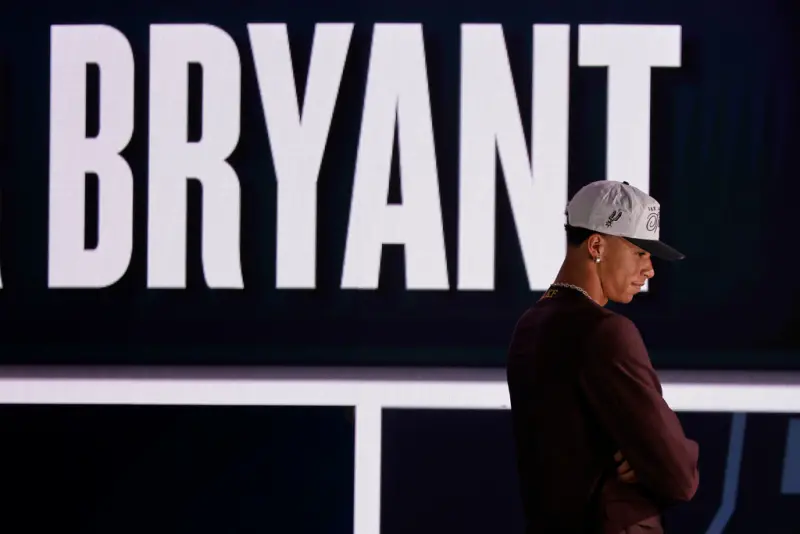 ▲NBA美國職籃（National Basketball Association）聖安東尼奧馬刺隊昨（26）日以14順位選進來自亞利桑納大學的的大一潛力前鋒Carter Bryant。（圖／美聯社／達志影像）