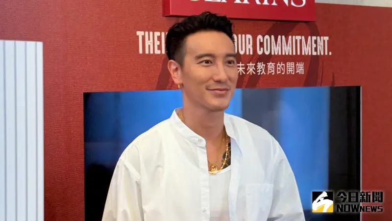 ▲藝人王陽明（如圖）參與運動競技實境節目《白日夢籃球隊》，先前爆出與懷秋爭搶製作人內鬨，今（27）日他出席「克蘭詩愛小孩」公益記者會，透露節目籌劃進度已完成8、90％，過程都很開心，「還不確定什麼時候會上檔，但是我很期待！」（圖／記者黃聖凱攝影）