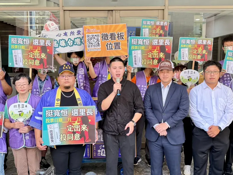 ▲台中市第二選區罷免顏寬恒「中二解顏」團隊，今日補件共繳交4068份達標。（圖／罷團「中二解顏」提供）