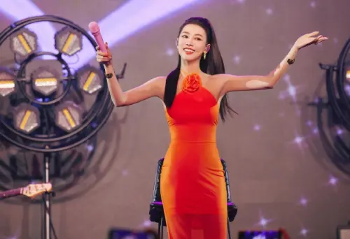 〈不得不愛〉弦子(如圖)近況曝!被老公讚越來越辣 《浪姐2》掀回憶殺。(圖/弦子微博) ▲〈不得不愛〉弦子(如圖)近況曝!被老公讚越來越辣 《浪姐2》掀回憶殺。(圖/弦子微博)