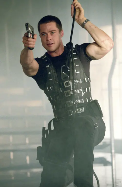 ▲進入21世紀後，布萊德彼特在《史密斯任務》的平頭造型，讓他看來更帥氣、俐落，比實際年紀年輕。（圖／摘自IMDb）