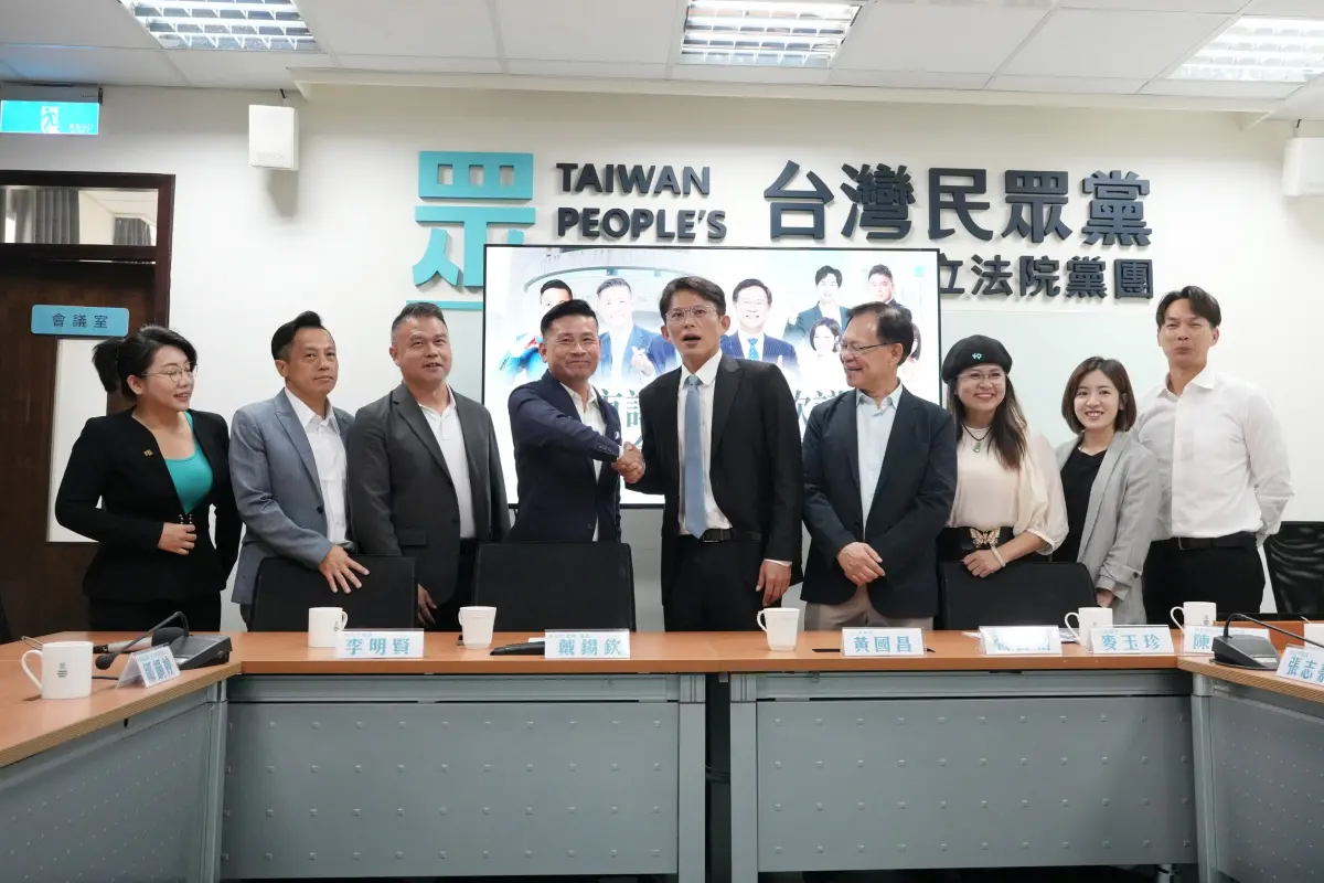 ▲台北市議長以戴錫欽國民黨北市代理主委身份，帶隊拜會黃國昌，互邀出席7月5日、7月20日反罷免造勢。（圖／中華民國立法院記者聯誼會提供）