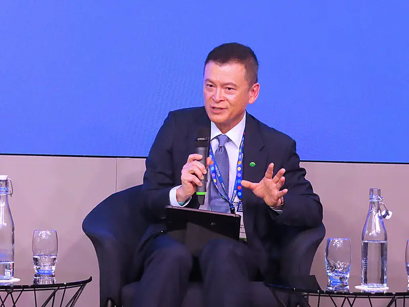 ▲國泰世華銀行副總經理温珍瀚在氣候投資高峰論壇2次提到「Come to Asia！」，強調亞洲未來能源轉型投資機會，預計2050年亞洲光電與離岸風電供應鏈投資潛力將高達1.1兆美元。（圖／國泰金提供）