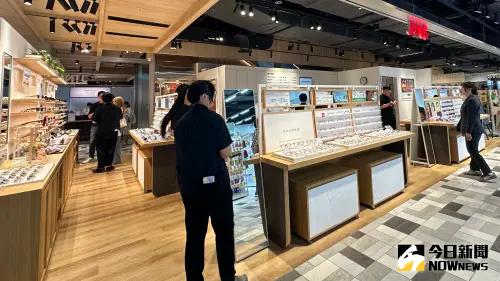 ▲日本銷量第一的眼鏡品牌 JINS進駐「誠品生活台南」。（圖／記者陳美嘉攝，2025.06.27）