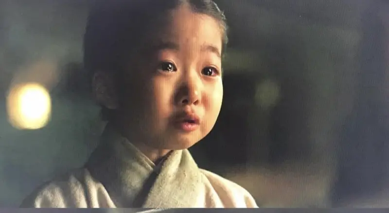 ▲《魷魚遊戲3》456的成奇勳（李政宰 飾）的女兒成佳英，是由14歲的演員趙雅仁（如圖）飾演。（圖／趙雅仁IG）