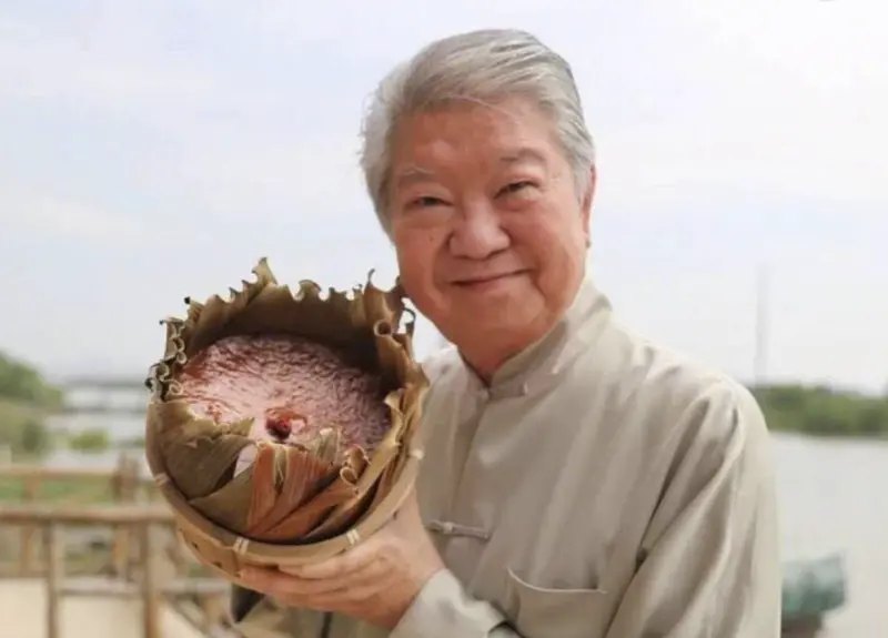 ▲蔡瀾一生充滿傳奇，早年曾當過邵氏影片駐日代表，後來變成專欄作家，更是香港著名的美食專家，感情生活也很精彩，曾承認女友有過至少61位。（圖／摘自FB）