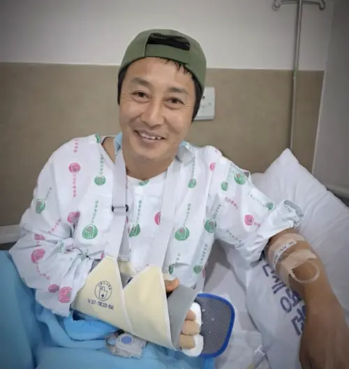 金炳萬曝光了自己受傷的消息。(圖/金炳萬IG) ▲金炳萬曝光了自己受傷的消息。(圖/金炳萬IG)