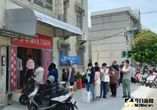 ▲台電公司大林發電廠職工福利會在鳳山區青年路1段266號設置冰棒鳳山分店，以饗消費者。(資料照／記者黃守作攝)