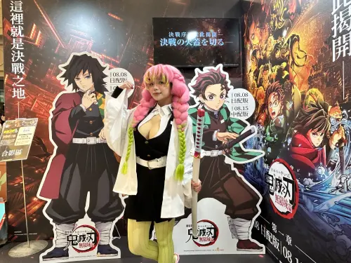 ▲本屆動漫祭匯集了《膽大黨》、《防風少年》、《葬送的芙莉蓮》、《Lycoris Recoil莉可麗絲》等當今最熱門的動漫作品，吸引如潮粉絲朝聖。（圖／中友提供）