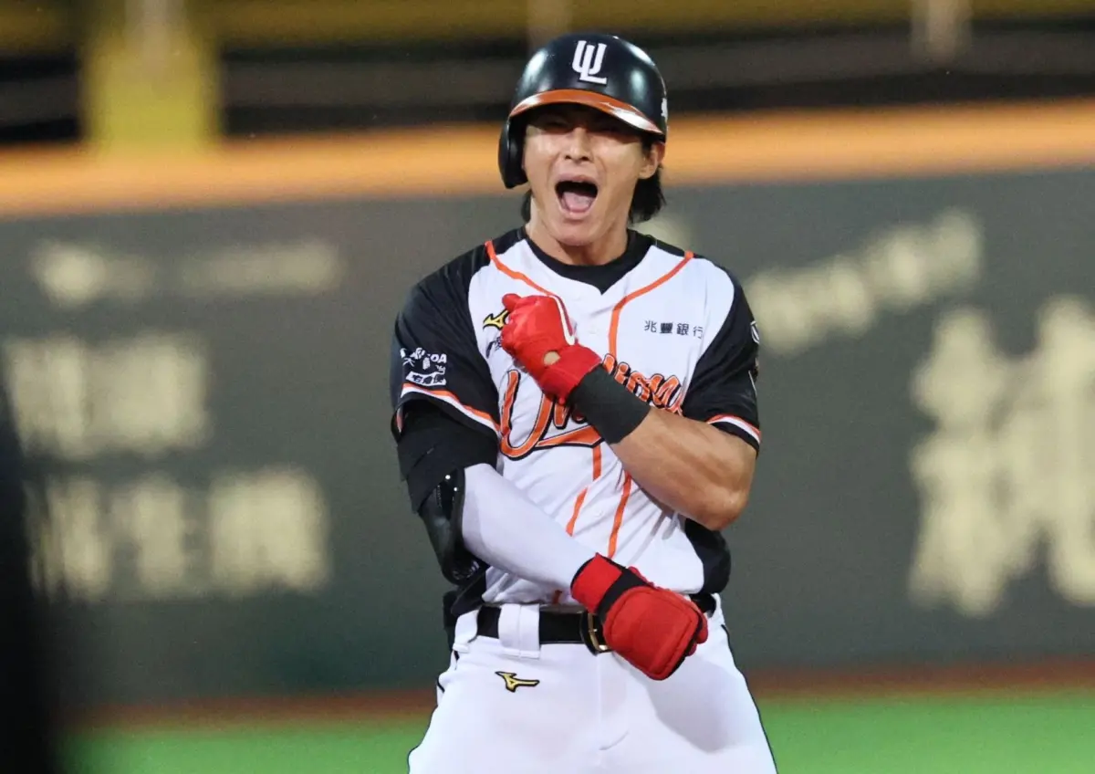 ▲統一獅今日贏球、加上競爭對手中信兄弟輸球，兩隊勝差達到1場，明戰統一獅只要再贏球，就可以不管兄弟勝敗結果，在客場拋下橘色彩帶。（圖／統一獅提供）