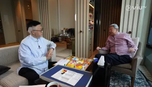 蔡瀾今年初在飯店接受香港知名導演、主持人谷德昭的訪問。(圖/ViuTV YouTube) ▲蔡瀾今年初在飯店接受香港知名導演、主持人谷德昭的訪問。(圖/ViuTV YouTube)