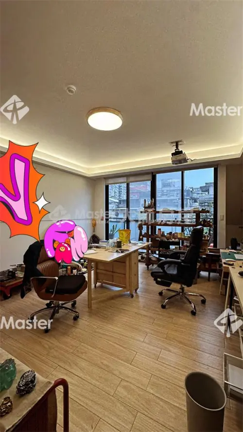 ▲黃子佼新生北路巷弄的「私人空間」,疑似是他2023被爆性騷,在臉書直播「毀滅性道歉」的現場。(圖/翻攝大師房屋網站) ▲黃子佼新生北路巷弄的「私人空間」,疑似是他2023被爆性騷,在臉書直播「毀滅性道歉」的現場。(圖/翻攝大師房屋網站)