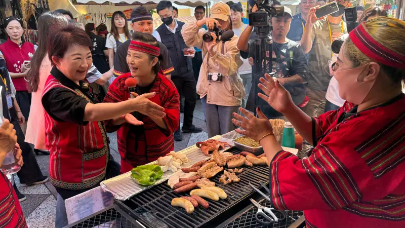 ▲台中市長盧秀燕今日視察谷關風景區原民市集。（圖／記者顏幸如攝，2025.06.28）
