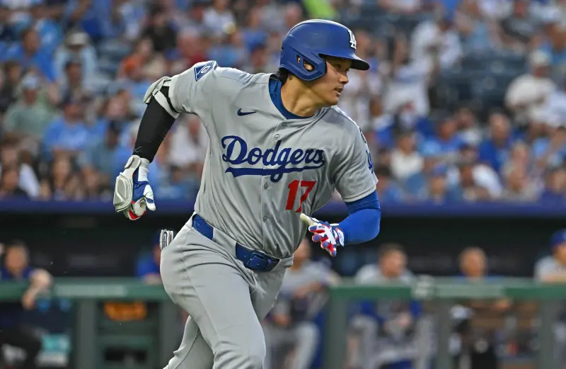 ▲洛杉磯道奇今（28）日靠著日籍二刀流大谷翔平火力輸出，以5：4驚險擊敗堪薩斯皇家，收下近期5連勝。大谷全場繳出3打數2安打、2打點，包含首打席全壘打和關鍵追平三壘安打。（圖／路透／達志影像）	　