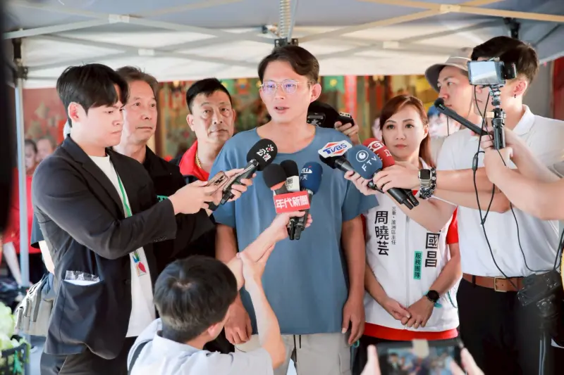 ▲民眾黨主席黃國昌出席「民眾加菜啦三重場」活動。（圖／民眾黨提供）