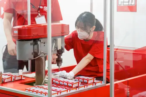 ▲小汽車展示區可了解TOMICA小汽車的製造過程。（圖／Tomica小汽車55週年博覽會臉書）