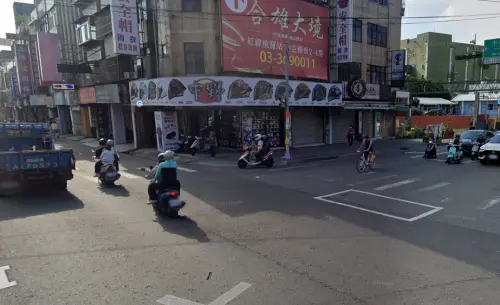 ▲安全帽店都喜歡將精華的黃金三角窗店面租下,而且長期穩定經營。(示意圖/GoogleMaps) ▲安全帽店都喜歡將精華的黃金三角窗店面租下,而且長期穩定經營。(示意圖/GoogleMaps)