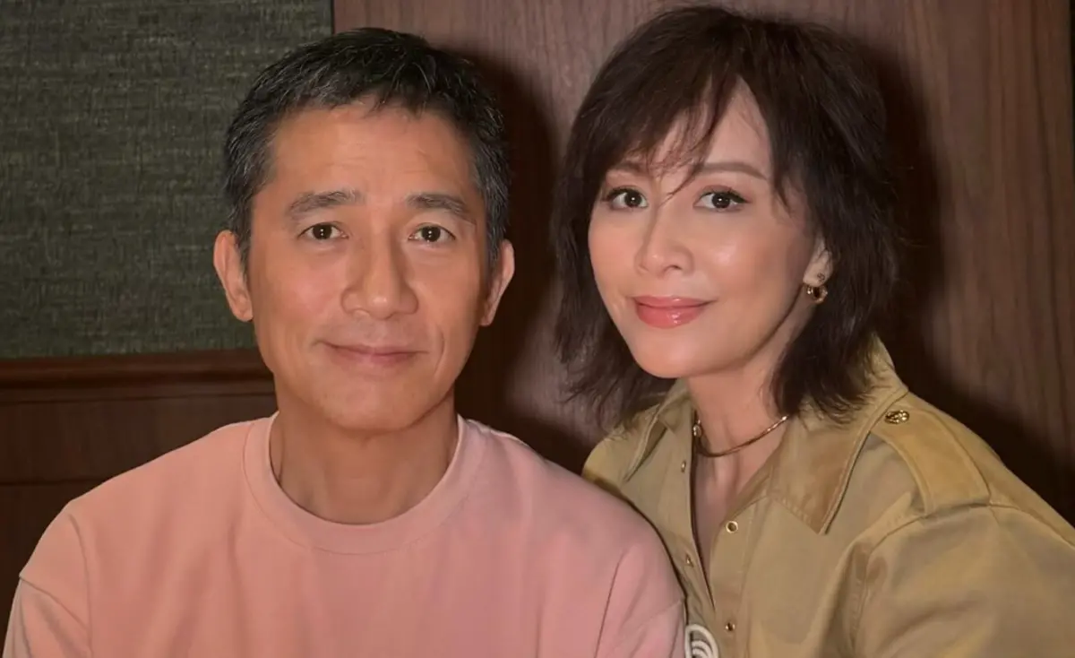 ▲梁朝偉（左）日前被粉絲拍到在山上慢跑，跑步的姿勢意外引發討論，有人認為他膝蓋內扣，跑久了會受傷，甚至點名劉嘉玲（右）直呼：「怎麼不糾正他」。（圖／劉嘉玲IG）