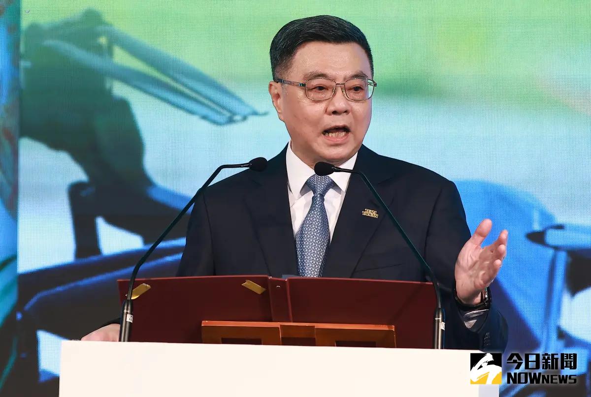 ▲行政院長卓榮泰今（15）日表示，普發現金1萬元，每個人只能拿來買一個遙控飛機，或是買個冰箱，對國家助益小。（圖／記者葉政勳攝）