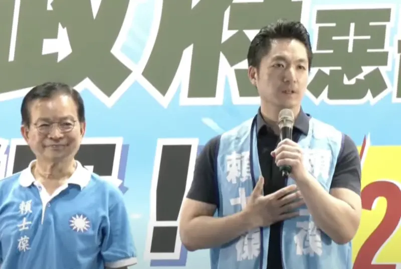 ▲台北市長蔣萬安合體國民黨立委賴士葆宣傳反罷免，直言726是國民黨生死存亡時刻，呼籲支持者一定要出來投下「不同意罷免票」。（圖／翻攝畫面）