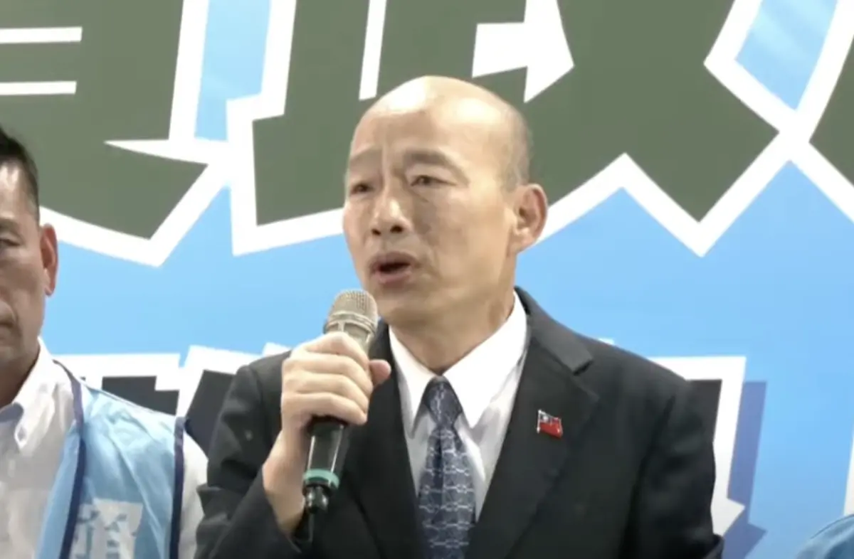 ▲立法院長韓國瑜力挺國民黨立委賴士葆，呼籲支持者一起投下不同意罷免，讓反對大罷免就像一鍋開水一樣，煮起來100度滾滾發燙，再次把民主舉起來。（圖／翻攝畫面）