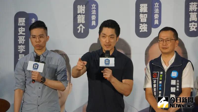 ▲台北市長蔣萬安（中）為羅智強站台，呼籲7月26日出來投不同意票。（圖／記者呂炯昌攝，2025.06.28）