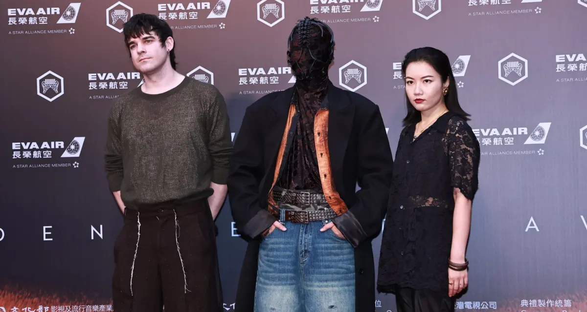 ▲自動鮪魚再次以前衛造型走上金曲獎紅毯。（圖／NOWNEWS攝影中心）