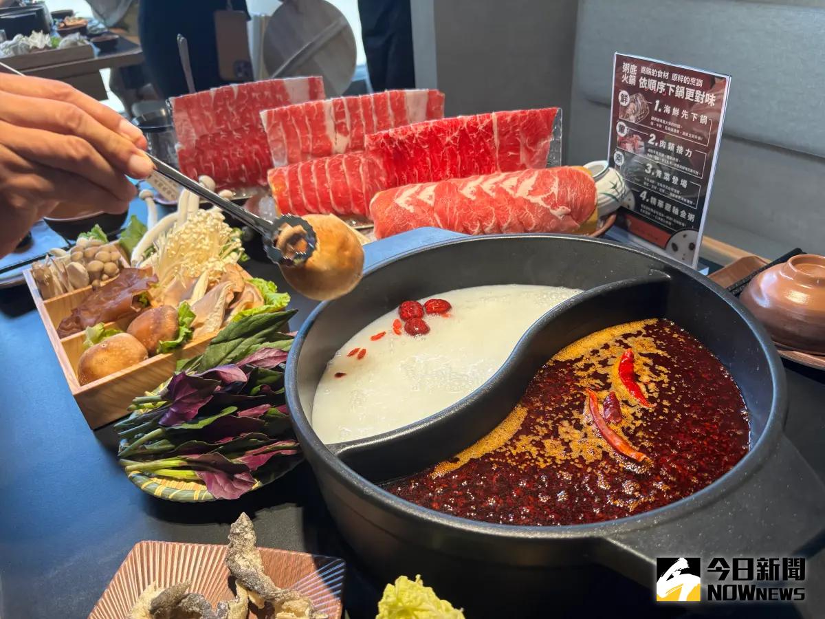 ▲冒香香「粥底＋麻辣」雙鍋組合，結合麻辣火鍋與久熬粥底白鍋，一邊溫潤濃厚、一邊麻辣過癮，一次滿足兩種口味。（圖／記者金武鳳攝，2025.6.28)