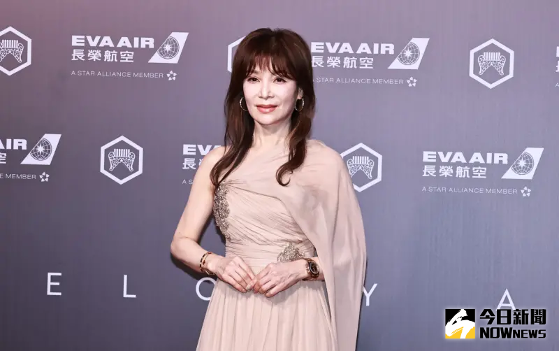 金曲獎／台語歌后大熱門！蔡秋鳳高衩禮服現身竟因1事「腳抽筋」