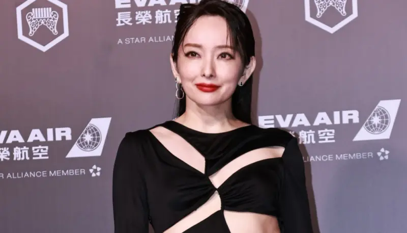 ▲睽違14年回到金曲獎舞台的千田愛紗狀況超好，超高開衩洋狀把粉絲美瘋。（圖／NOWNEWS攝影中心）