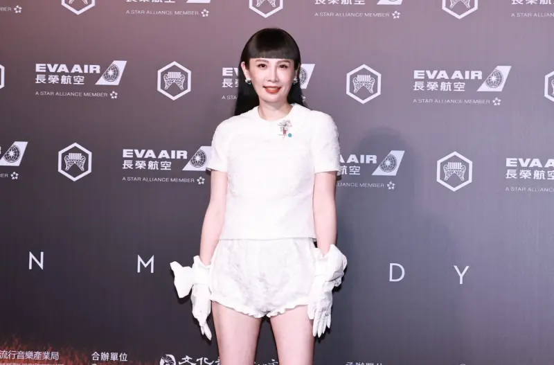 ▲魏如萱出席第36屆金曲獎，白色燈籠褲被說很像嬰兒尿布。（圖／NOWNEWS攝影中心）